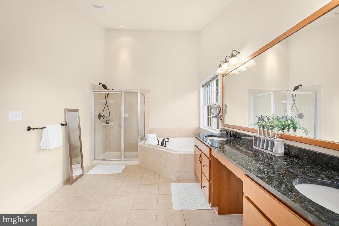 23158 Glenorchy Court photo 35