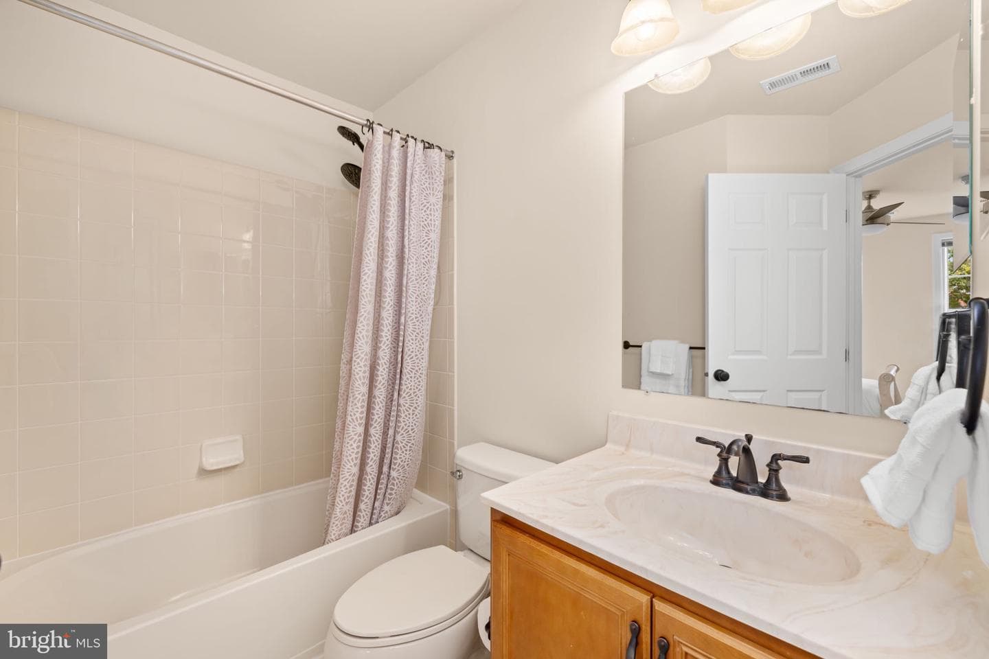 23158 Glenorchy Court photo 40
