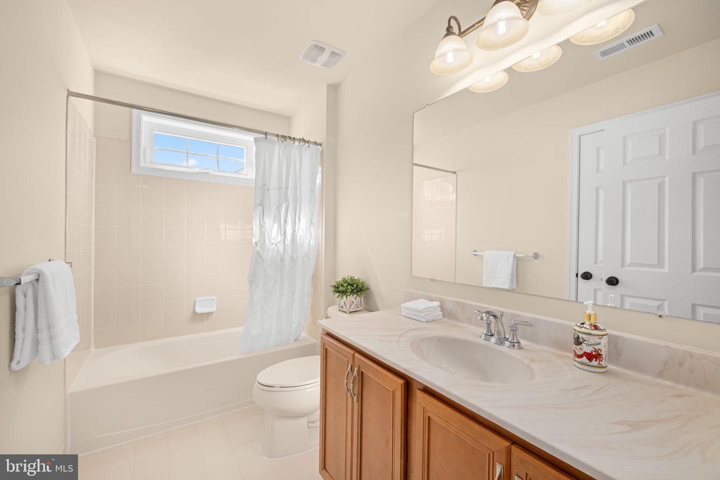 23158 Glenorchy Court photo 44