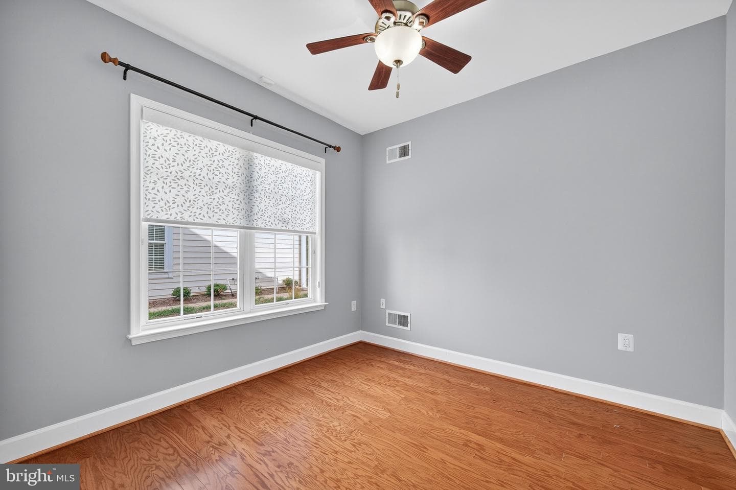 44489 Maltese Falcon Square photo 10
