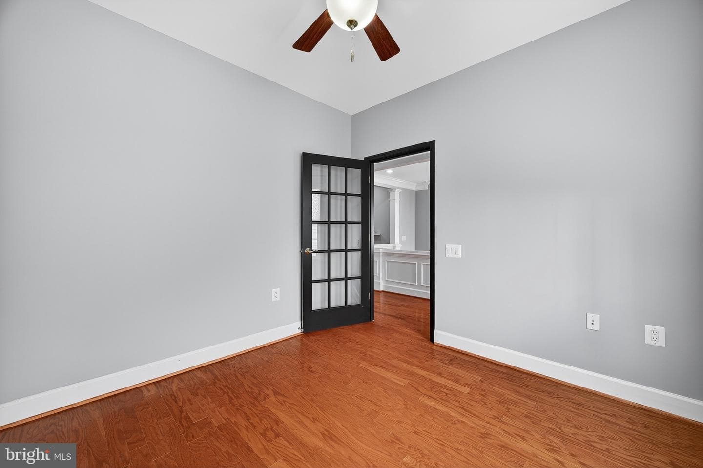 44489 Maltese Falcon Square photo 11