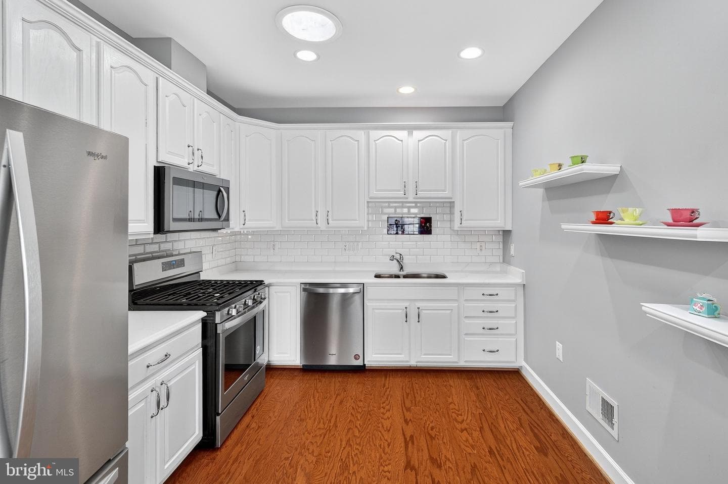 44489 Maltese Falcon Square photo 12