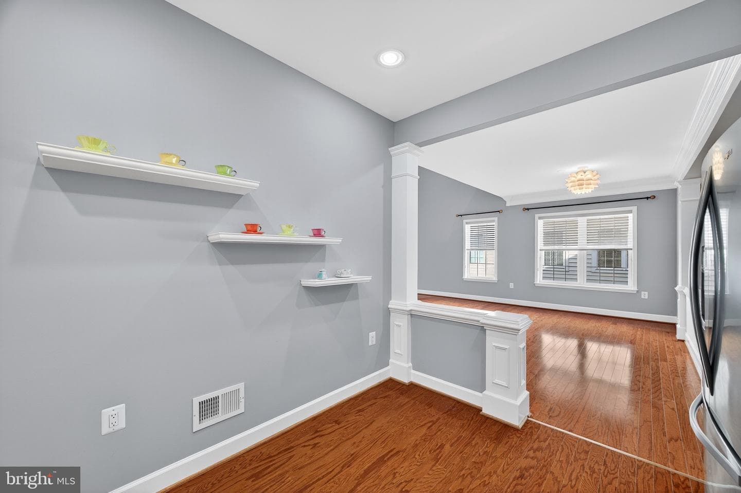 44489 Maltese Falcon Square photo 14
