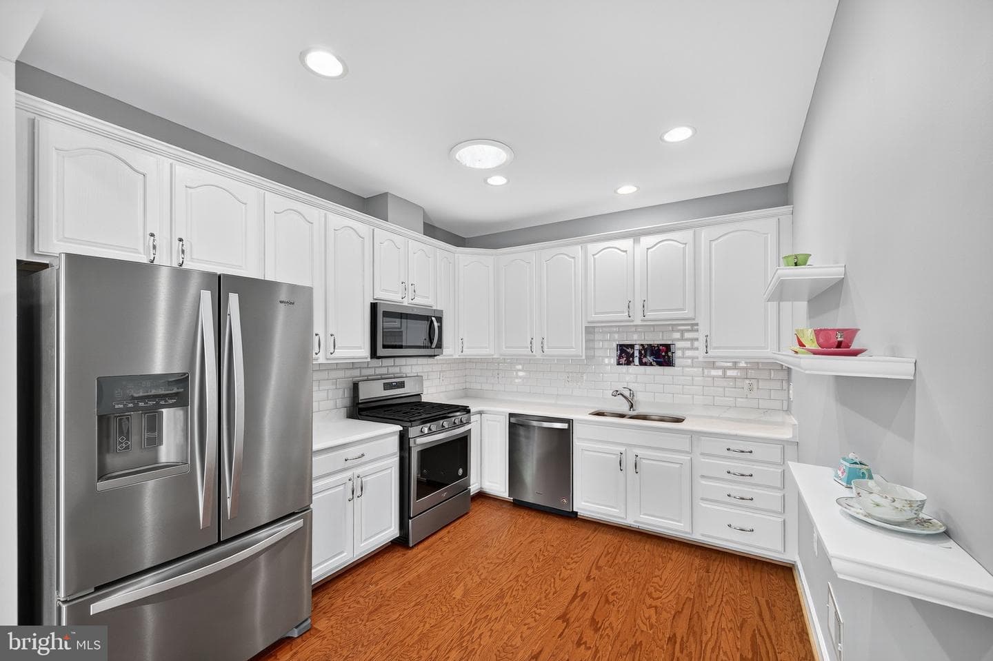 44489 Maltese Falcon Square photo 15