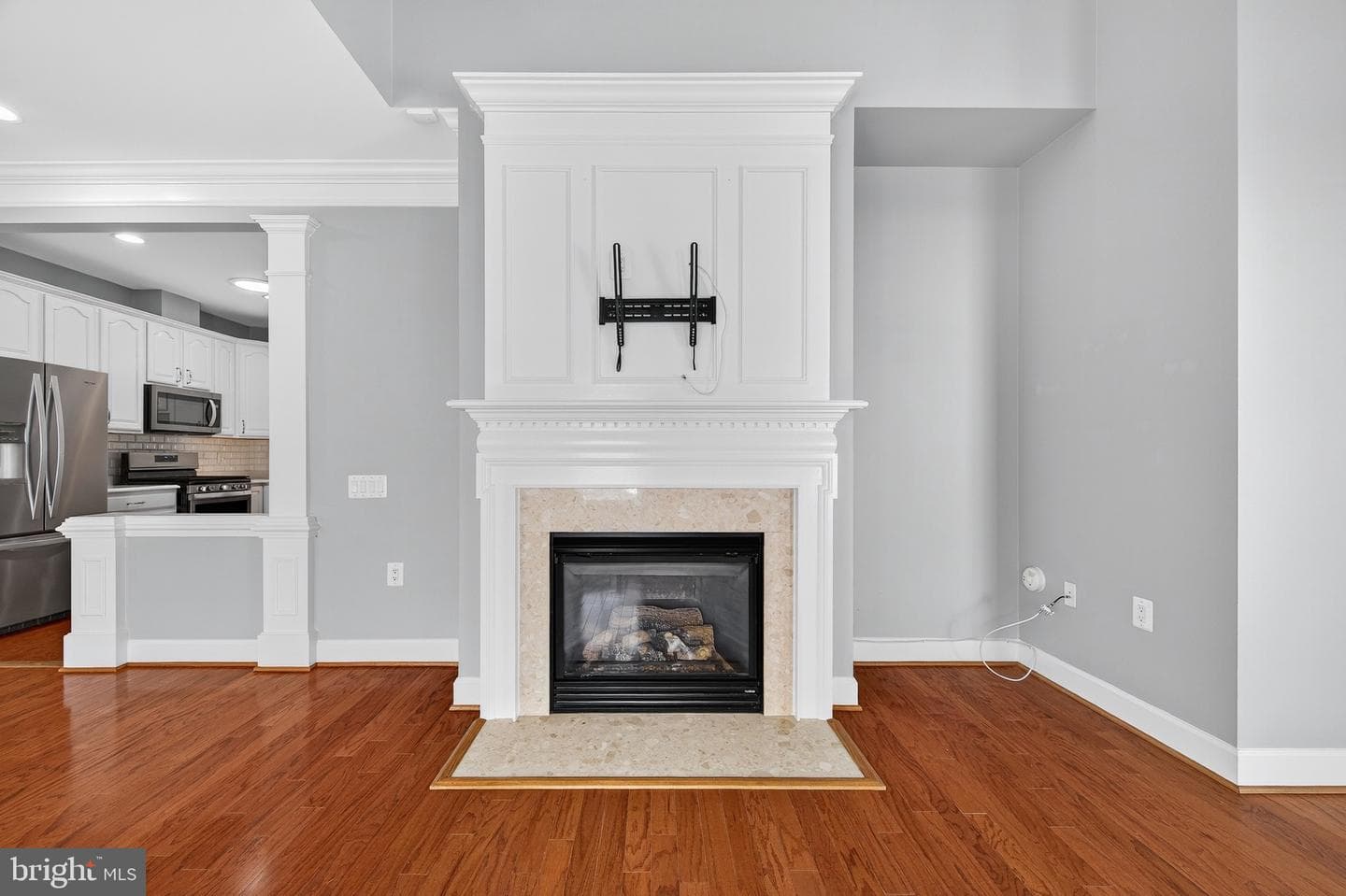 44489 Maltese Falcon Square photo 16