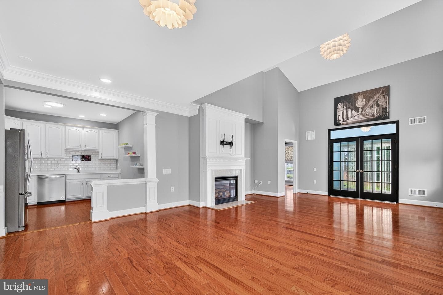 44489 Maltese Falcon Square photo 18