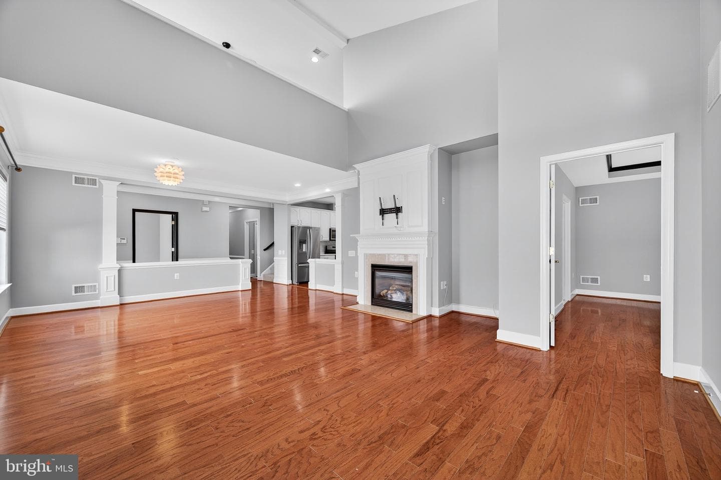 44489 Maltese Falcon Square photo 19