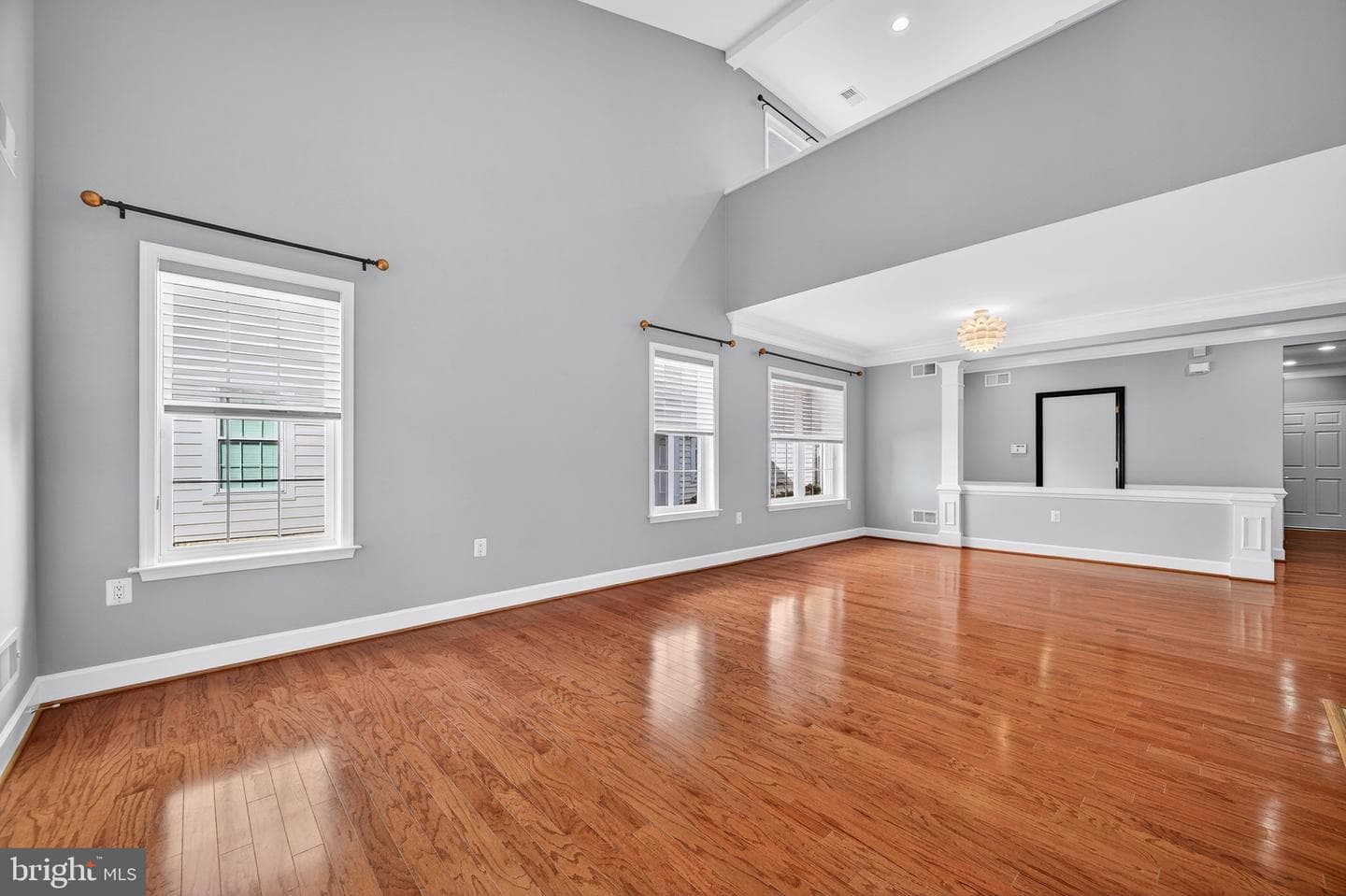 44489 Maltese Falcon Square photo 20