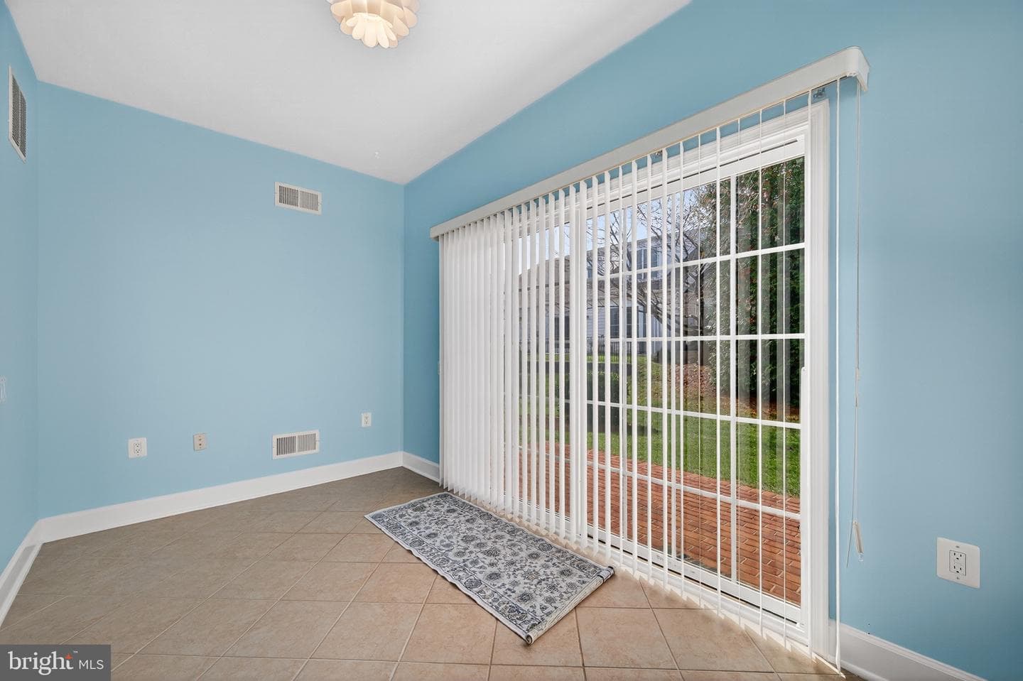 44489 Maltese Falcon Square photo 22