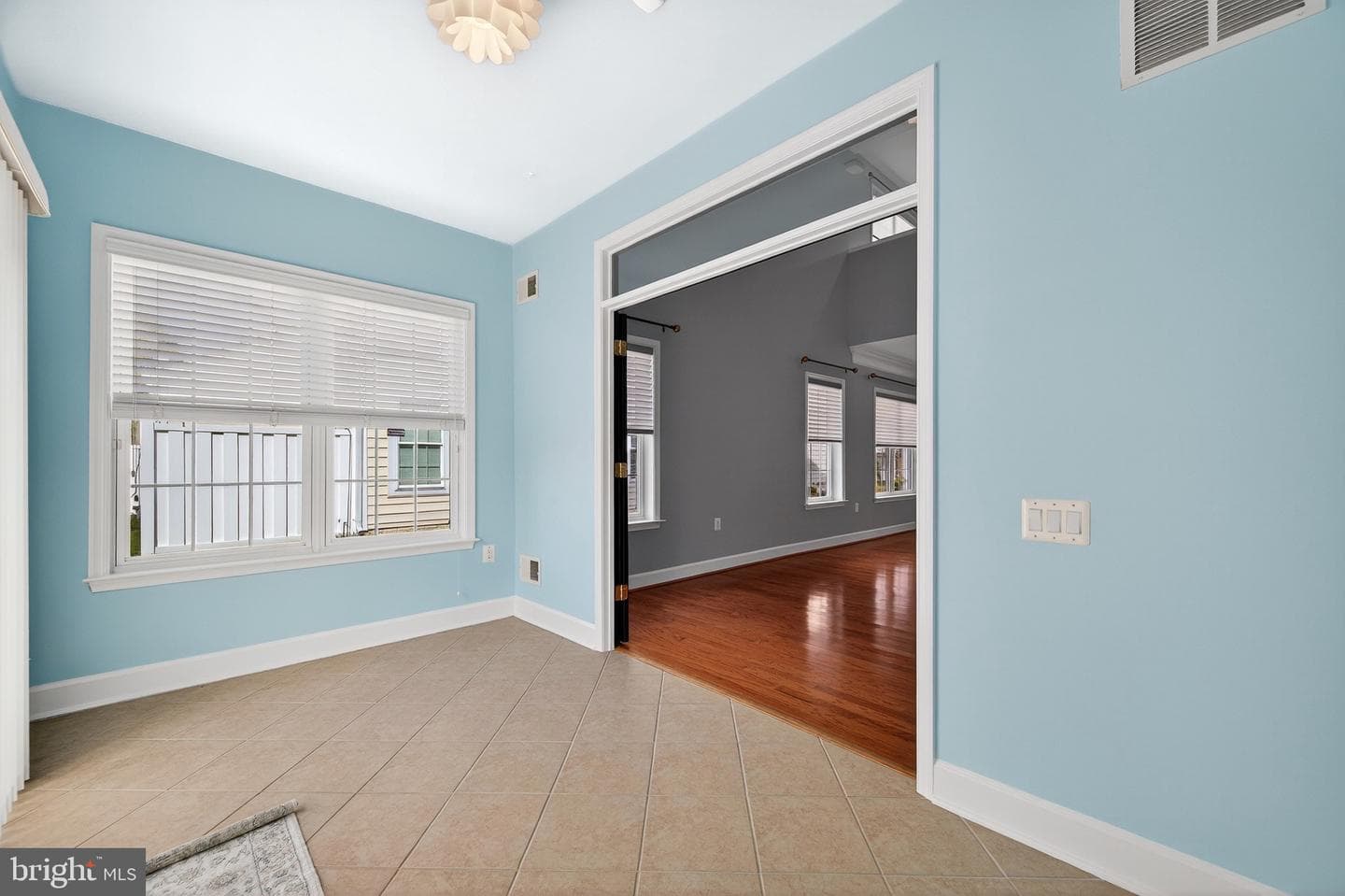 44489 Maltese Falcon Square photo 23