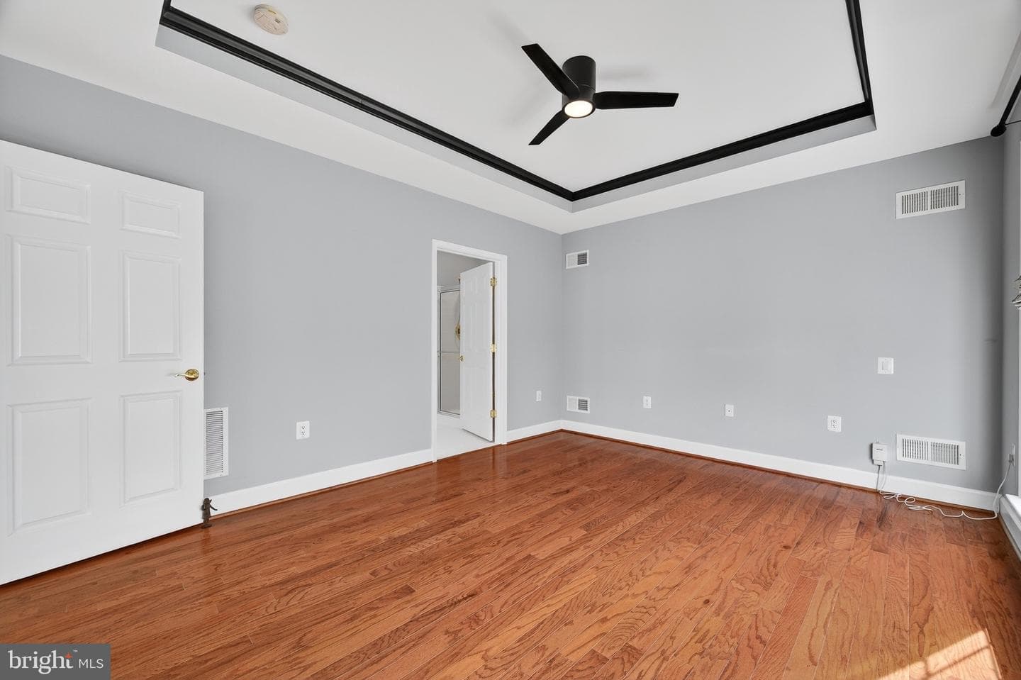 44489 Maltese Falcon Square photo 25