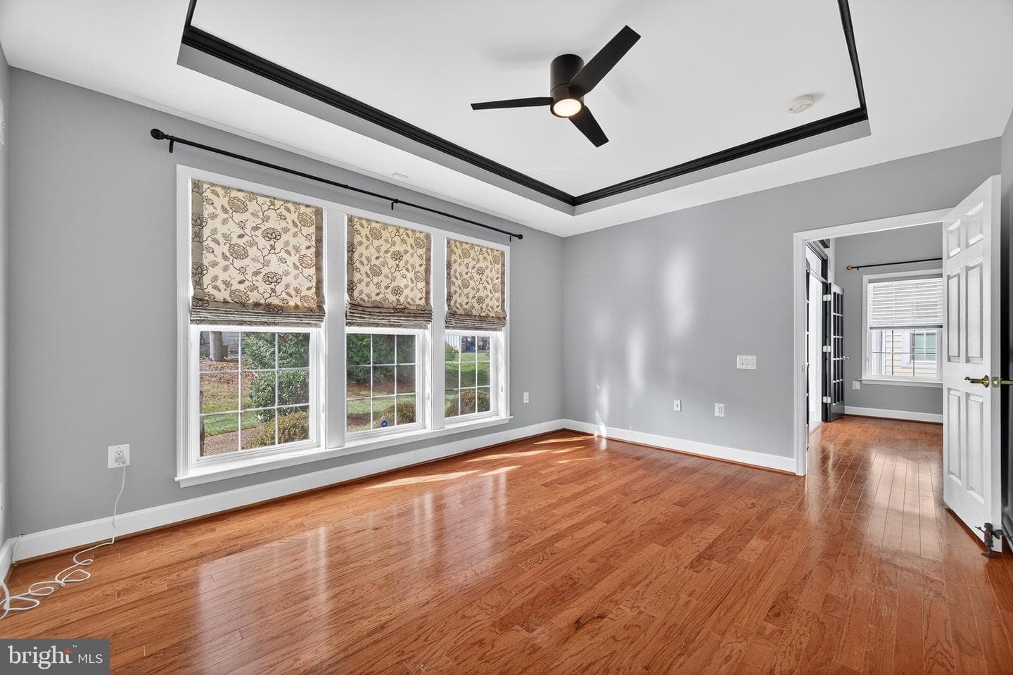 44489 Maltese Falcon Square photo 27