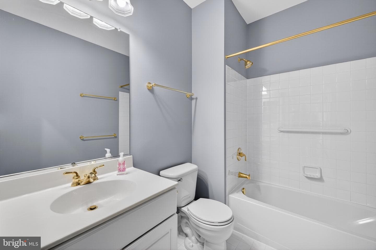 44489 Maltese Falcon Square photo 36