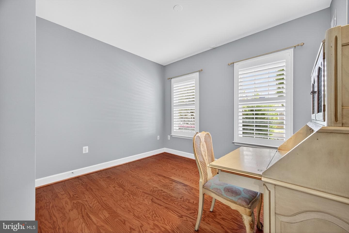 44489 Maltese Falcon Square photo 37