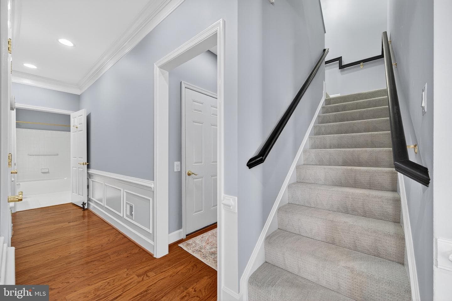 44489 Maltese Falcon Square photo 39