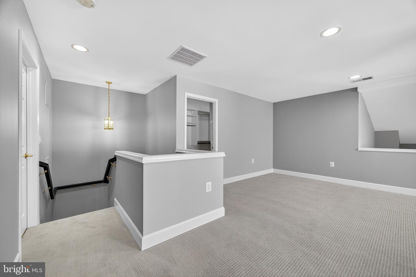 44489 Maltese Falcon Square photo 40