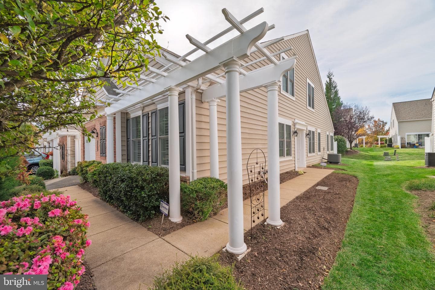 44489 Maltese Falcon Square photo 57