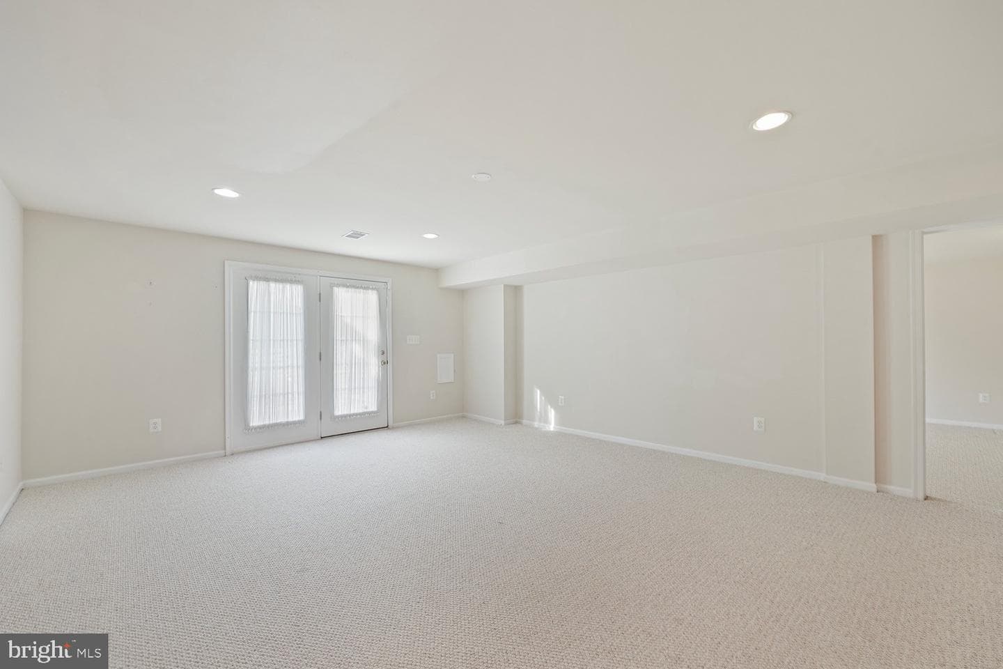 609 S Maple Avenue photo 28