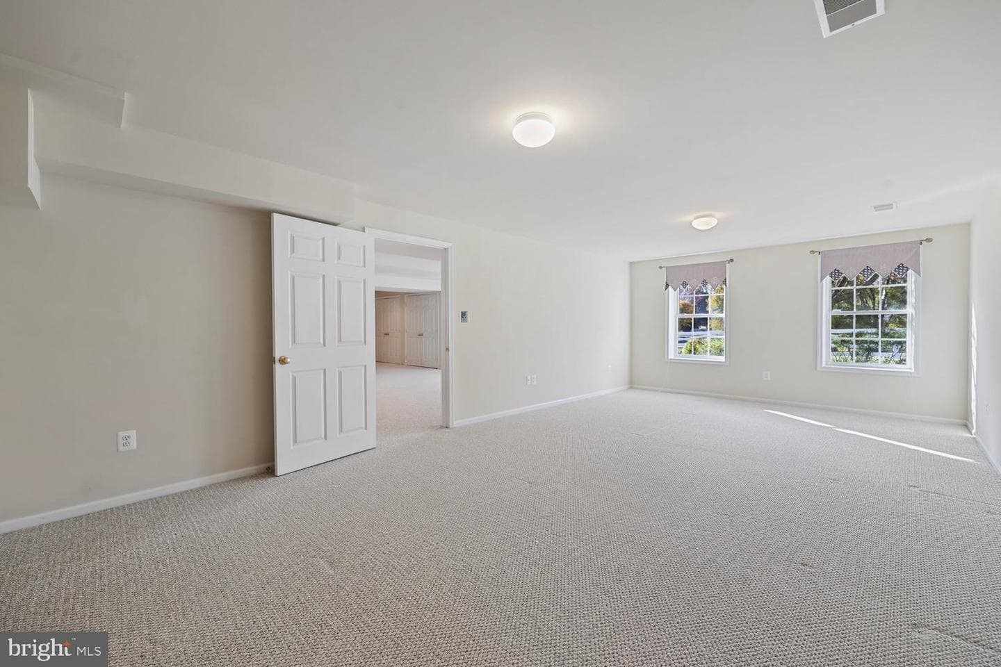609 S Maple Avenue photo 32
