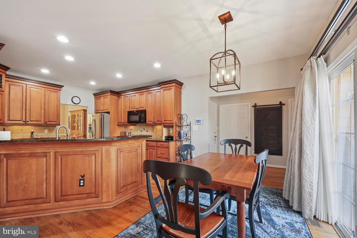 609 S Maple Avenue photo 8