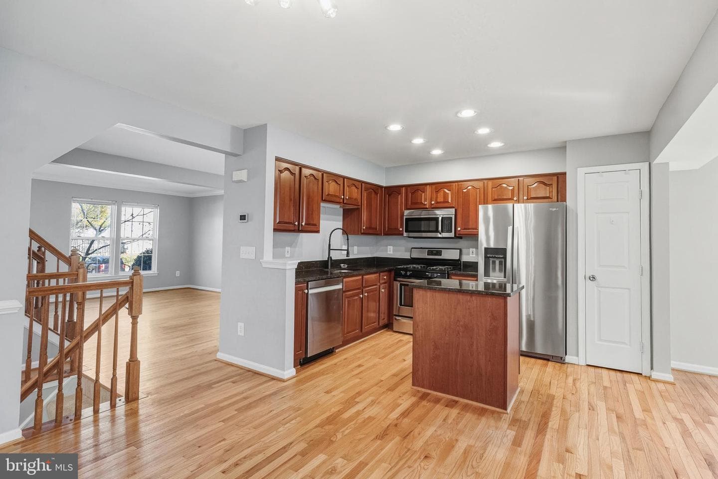 134 Shirley Square SE photo 11