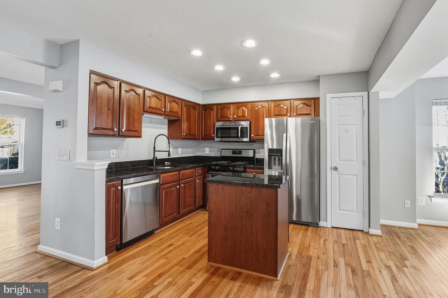 134 Shirley Square SE photo 12