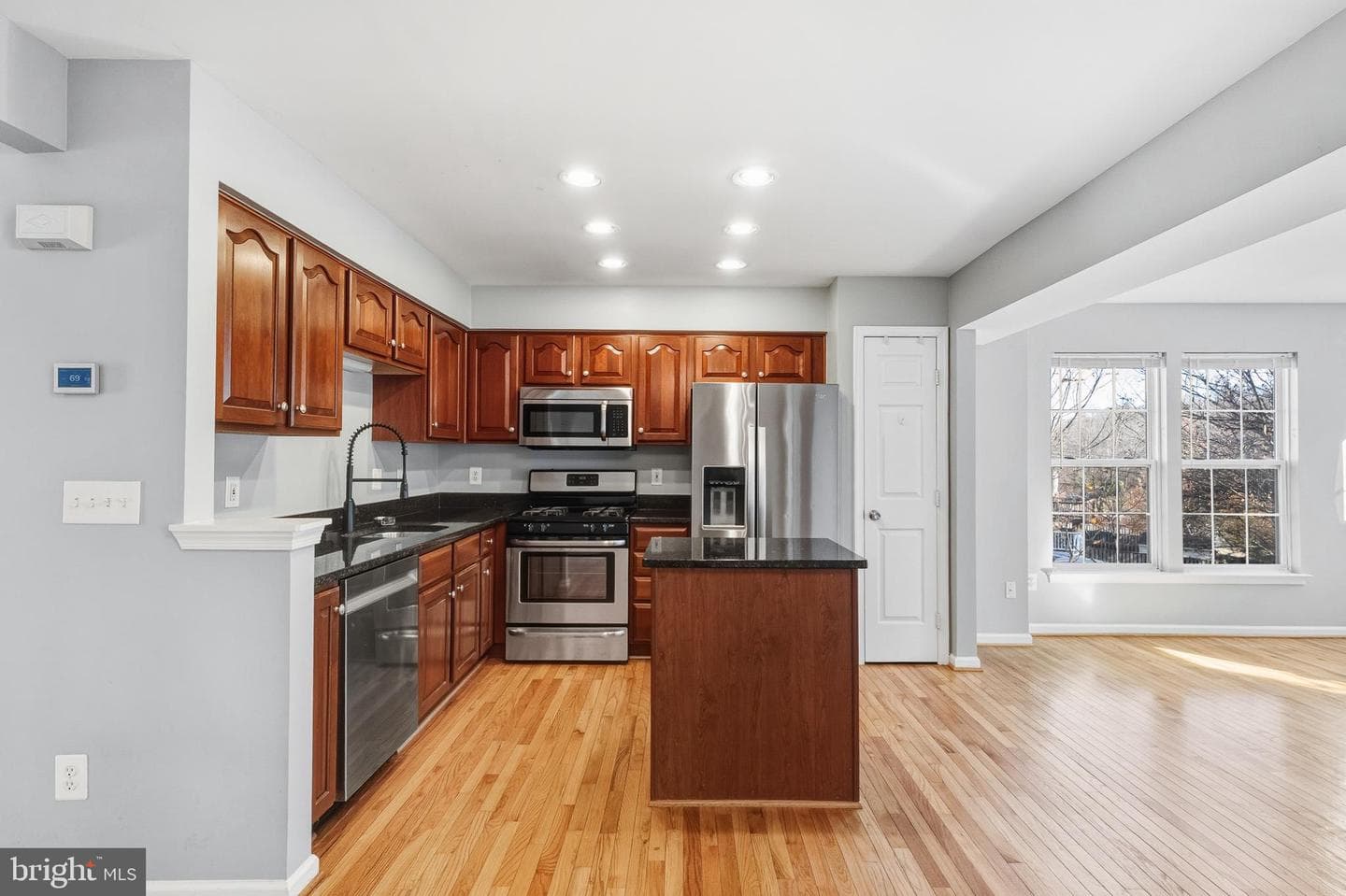 134 Shirley Square SE photo 13