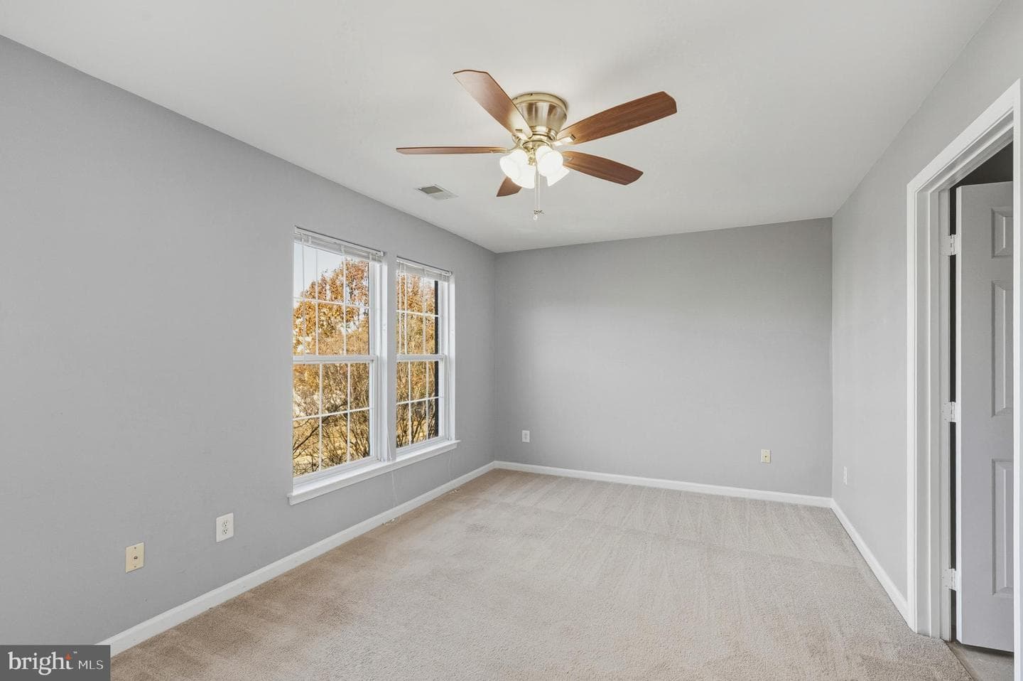 134 Shirley Square SE photo 27