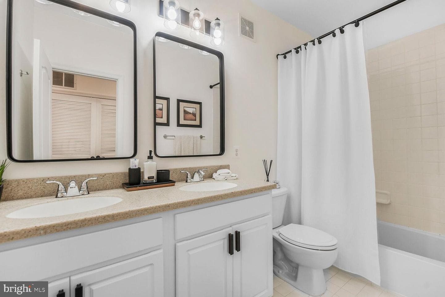 43590 Hampshire Crossing Square photo 14