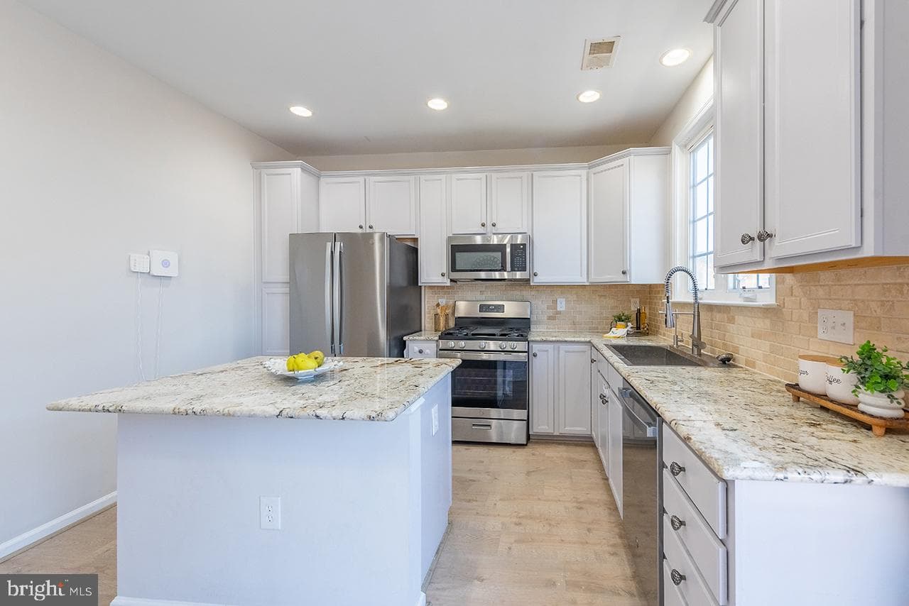 20657 Maitland Terrace photo 13