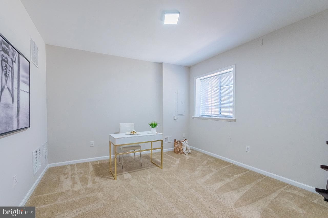 20657 Maitland Terrace photo 28