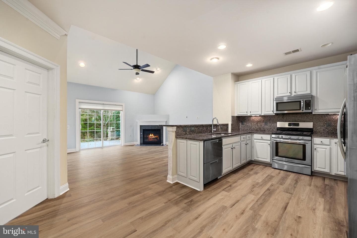 20432 Island West Square photo 10