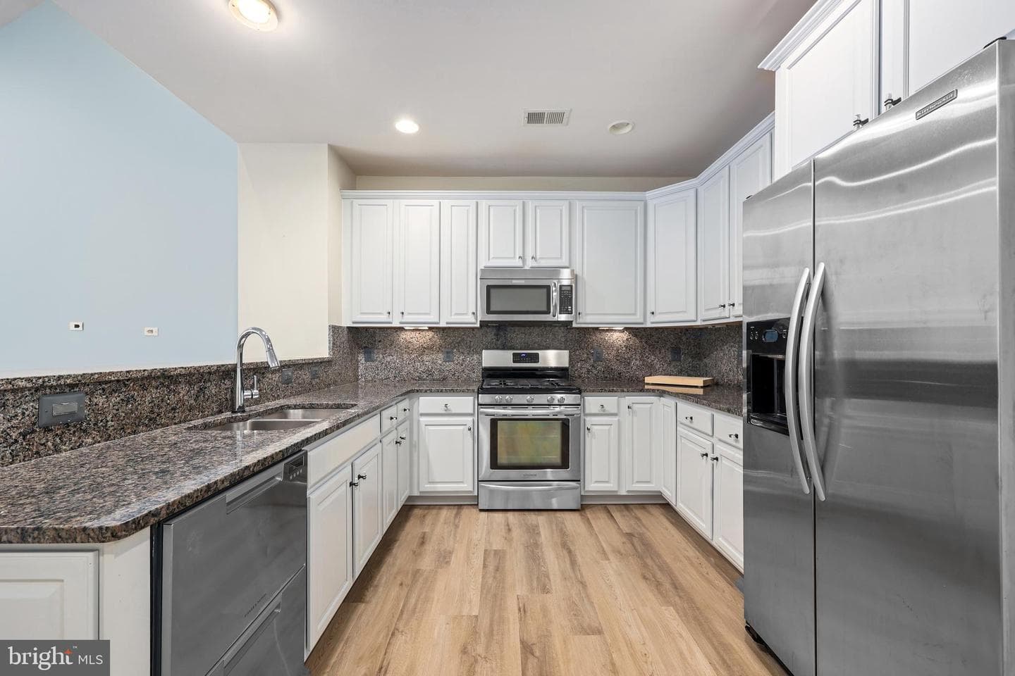 20432 Island West Square photo 11
