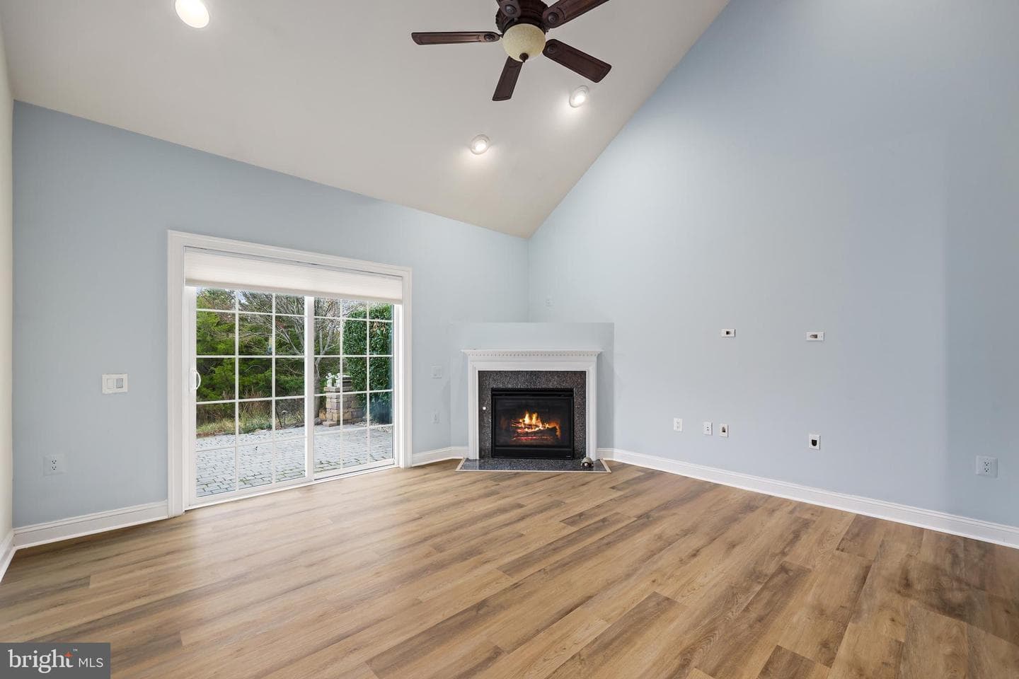 20432 Island West Square photo 13