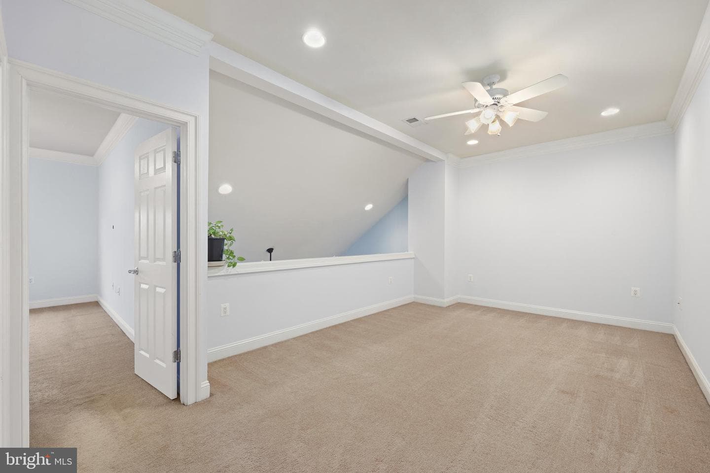20432 Island West Square photo 16