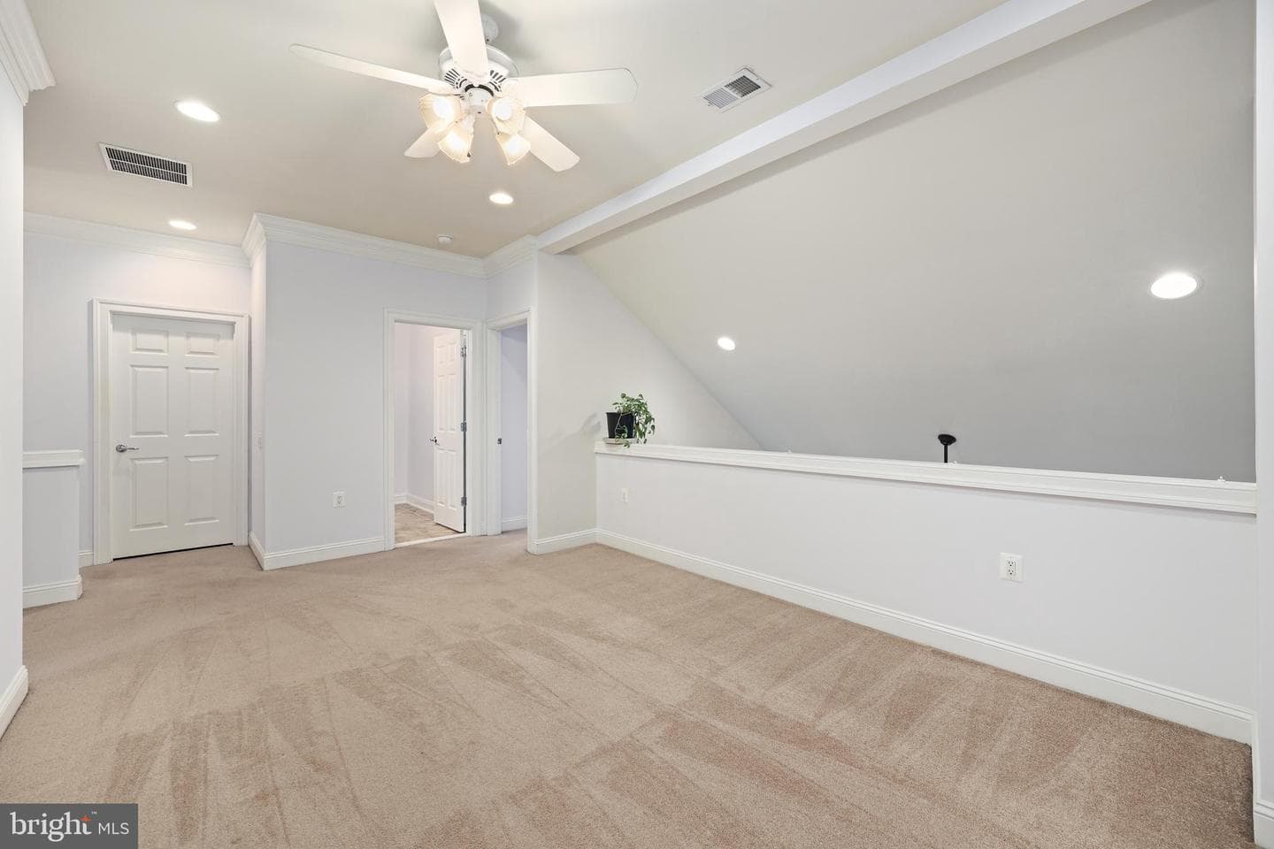 20432 Island West Square photo 17