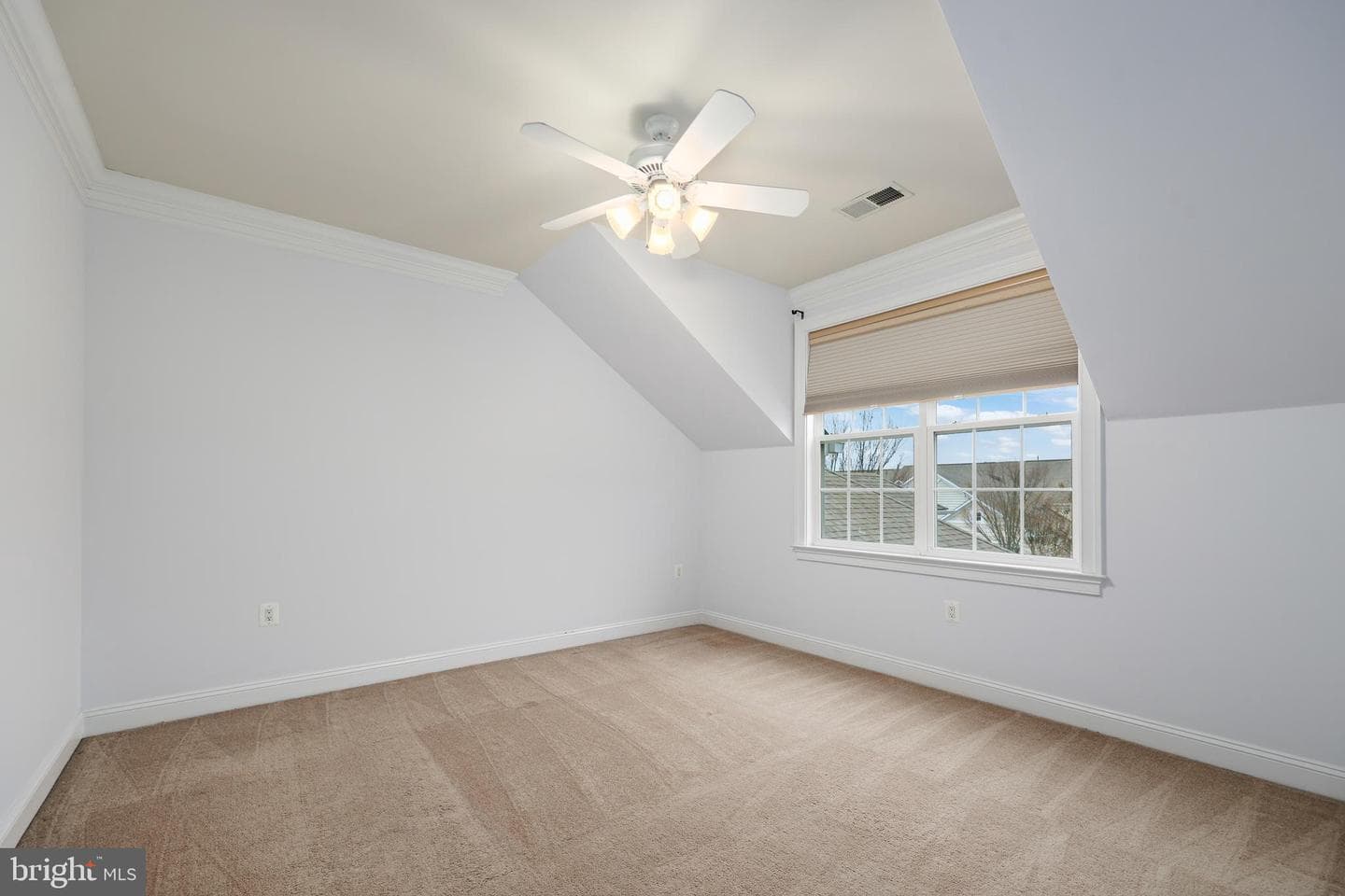 20432 Island West Square photo 22
