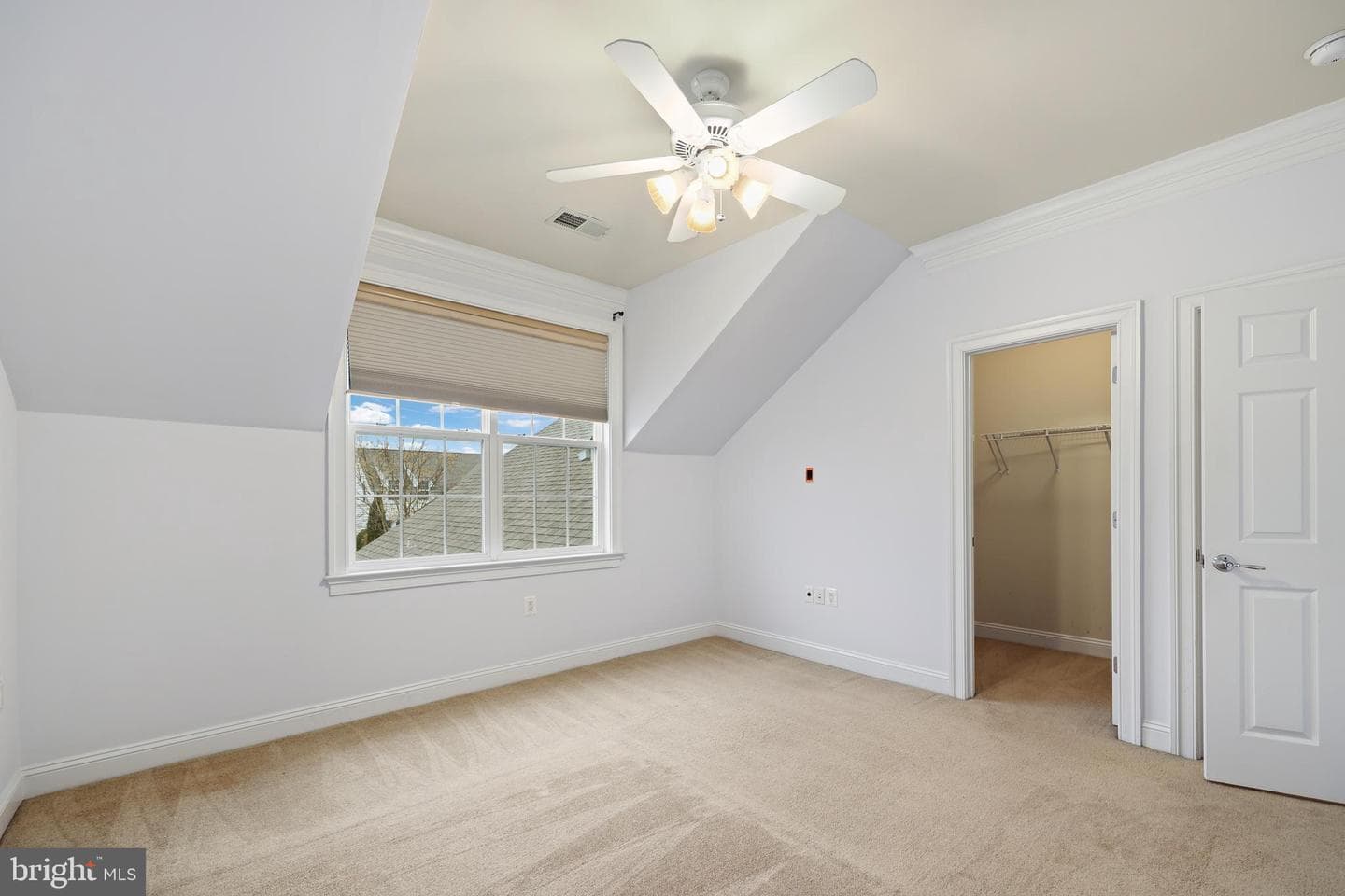 20432 Island West Square photo 23