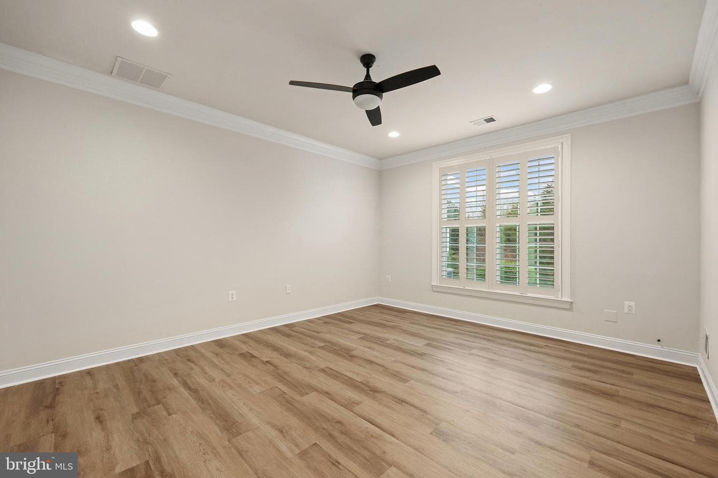 20432 Island West Square photo 26
