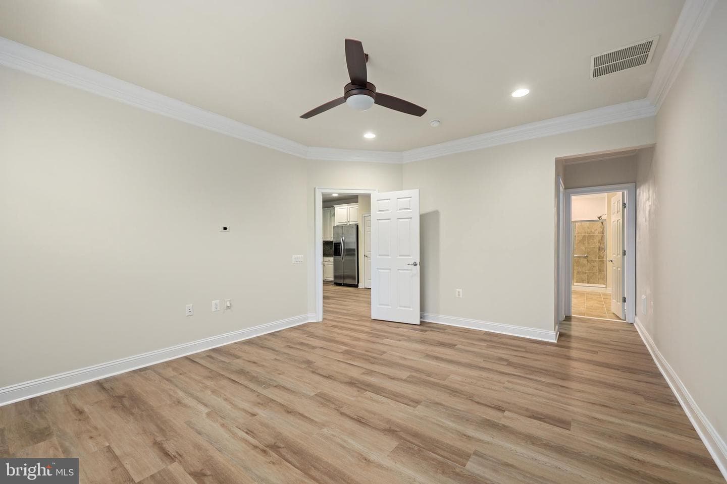 20432 Island West Square photo 27