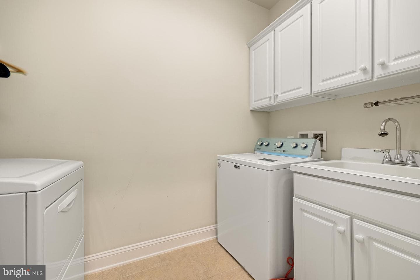 20432 Island West Square photo 9