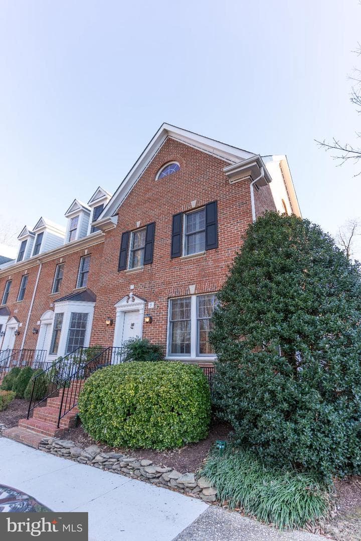 9 Hunt Court photo 1
