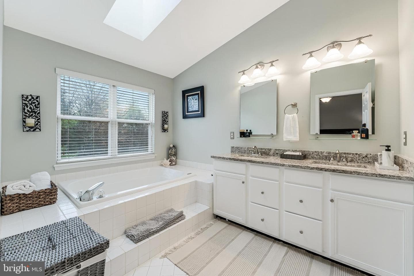 43893 Sandburg Square photo 22