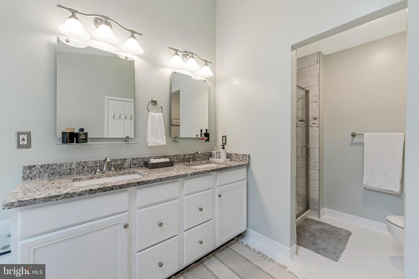 43893 Sandburg Square photo 23