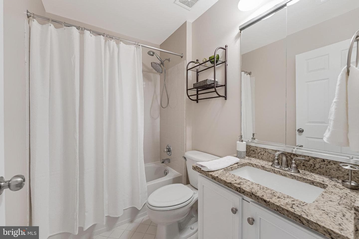 43893 Sandburg Square photo 25