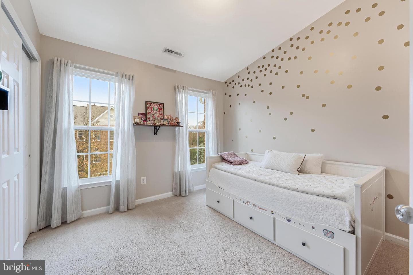 43893 Sandburg Square photo 26