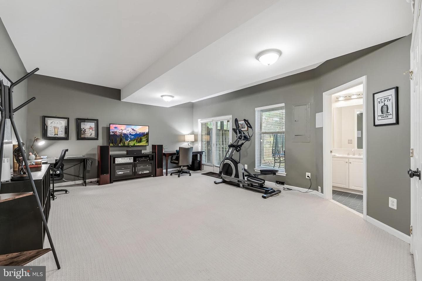 43893 Sandburg Square photo 28