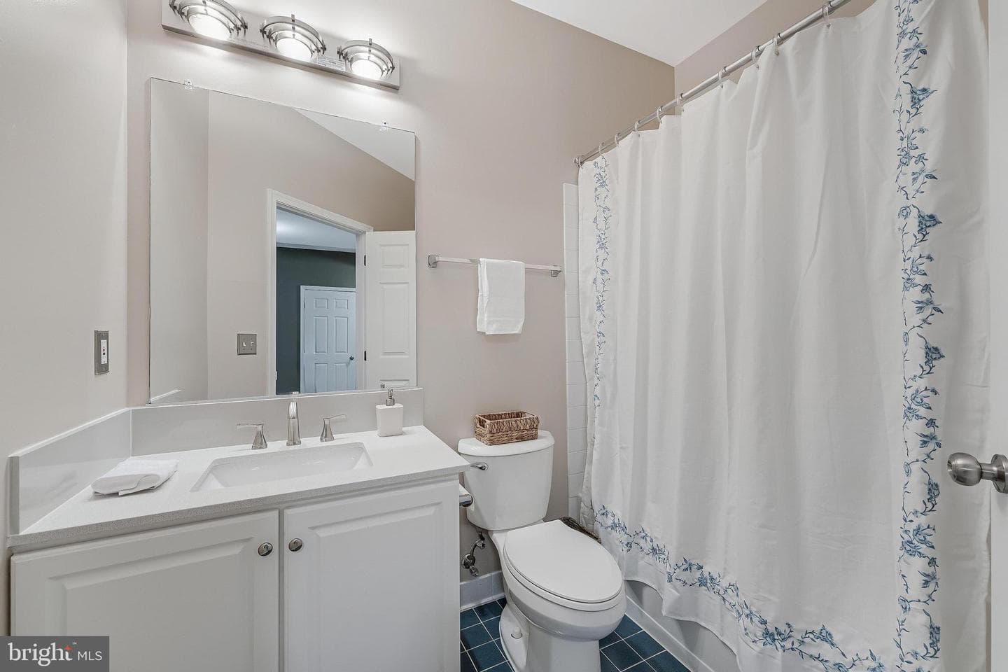 43893 Sandburg Square photo 29