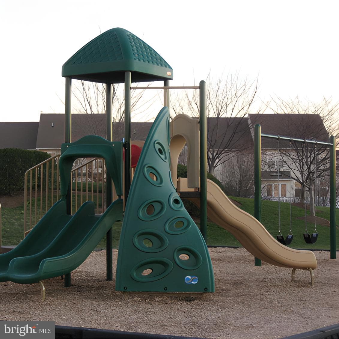 43893 Sandburg Square photo 39