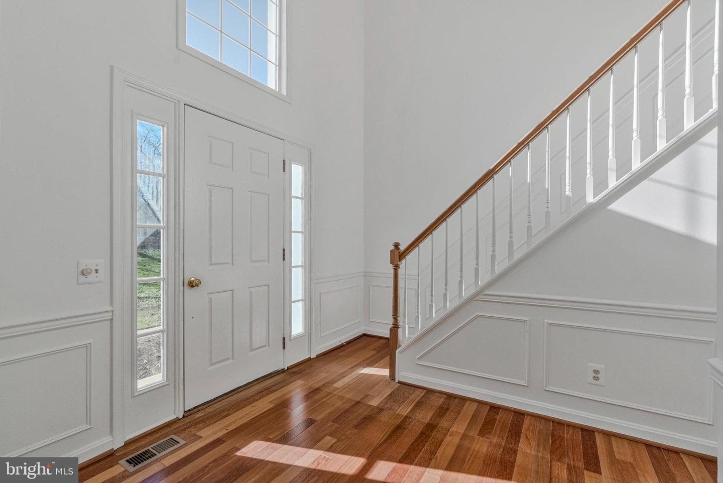 714 Clairmont Court NE photo 3